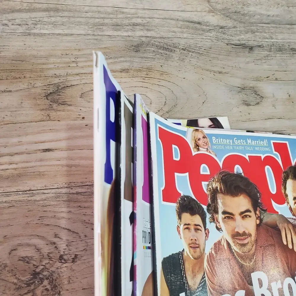 People Magazine lot of 4 magazines in print 2022 Liotta Jonas Spears Jubilee